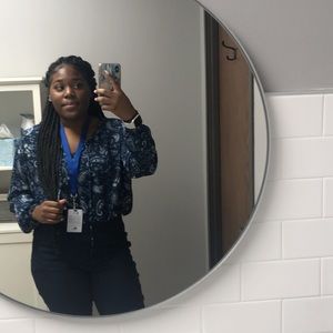 Meet your Posher, Mckhia